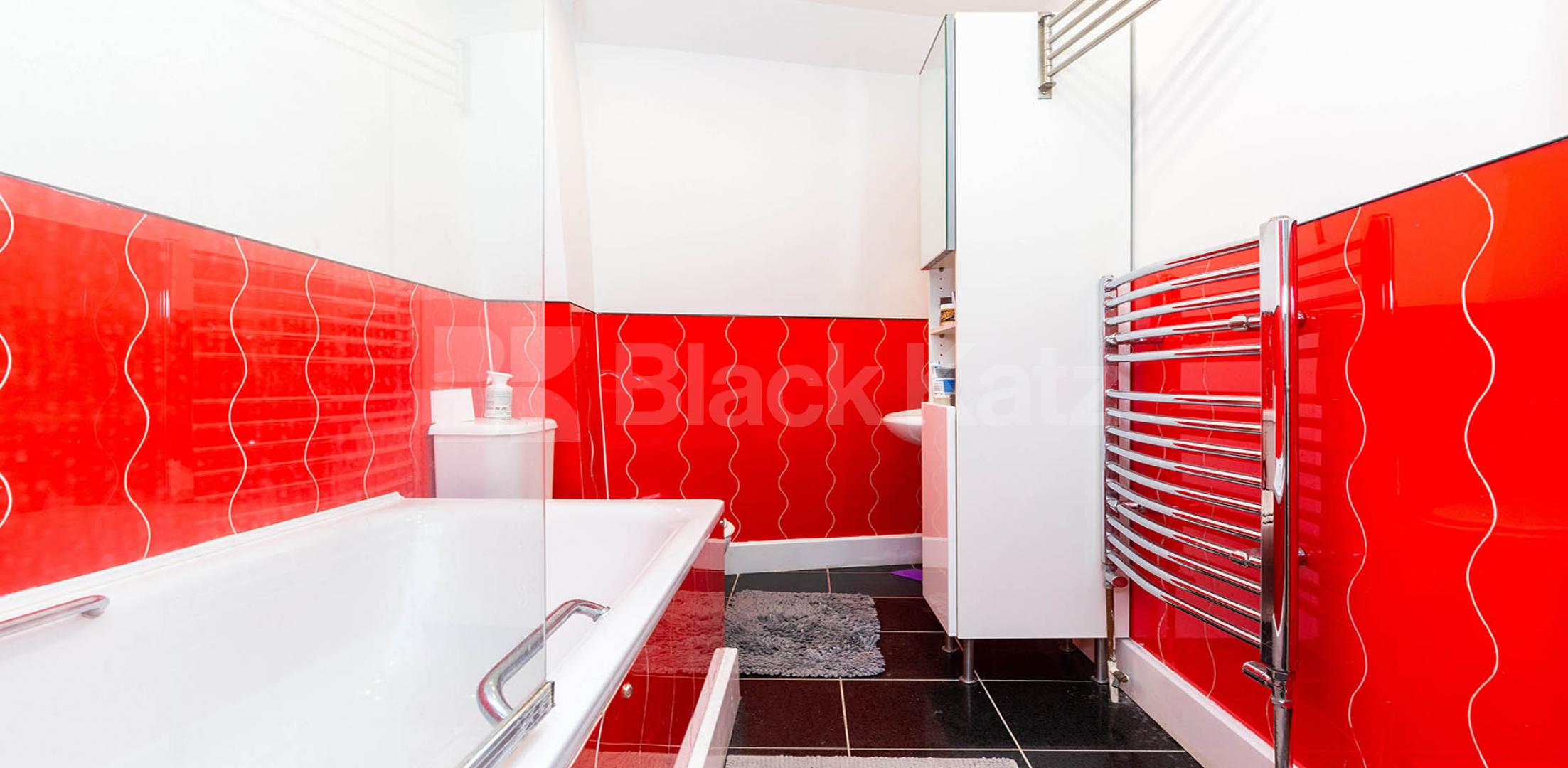 			Spacious one / two bed minutes to ucl, soas & royal vet college, 2 Bedroom, 1 bath, 1 reception Flat			 Doric Way, Euston